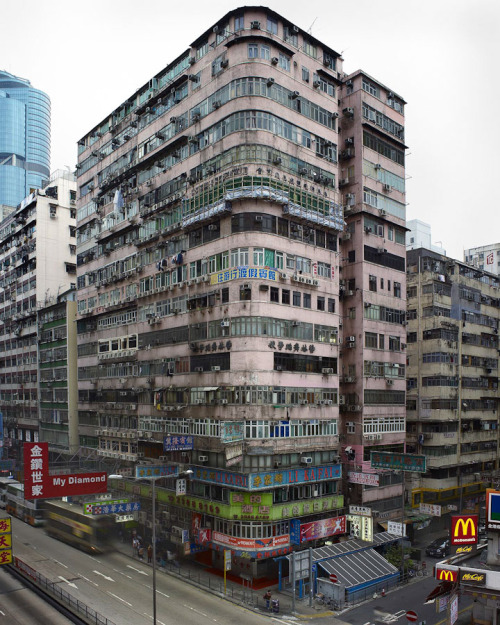 stoweboyd:chroniclesofamber:In “Hong Kong Corner Houses,” the...