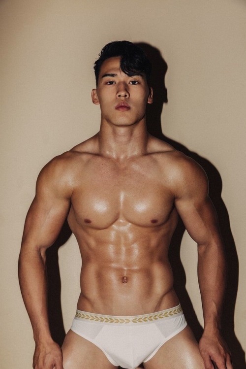 blueeyes575:onlyasianhunks:Wilson Lai이야… 몸도 얼굴도 멋지다 ㅜ