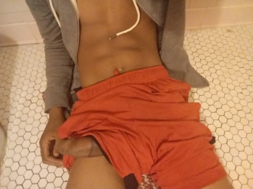 brotherlylovetwins:Young bul def loves tho bathroom floor.