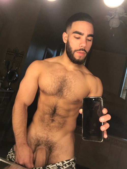 bigdickstud:Now that’s fat. Wow.