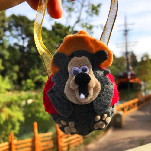 I made felt ornaments of the country bears, for the country...