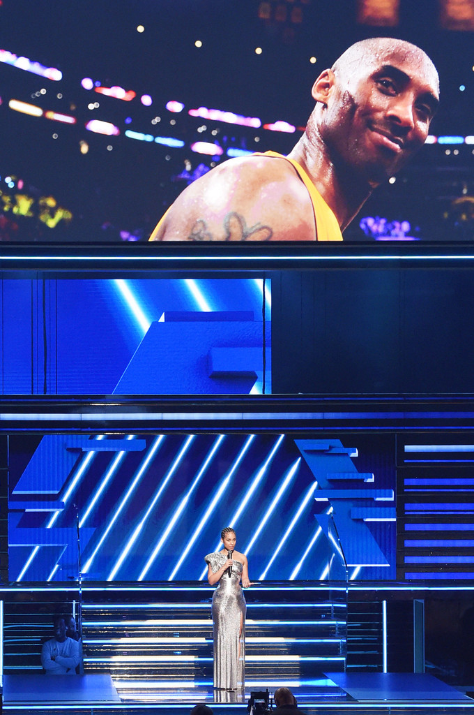 Alicia Keys -Grammys 2020- L'hommage à Kobe