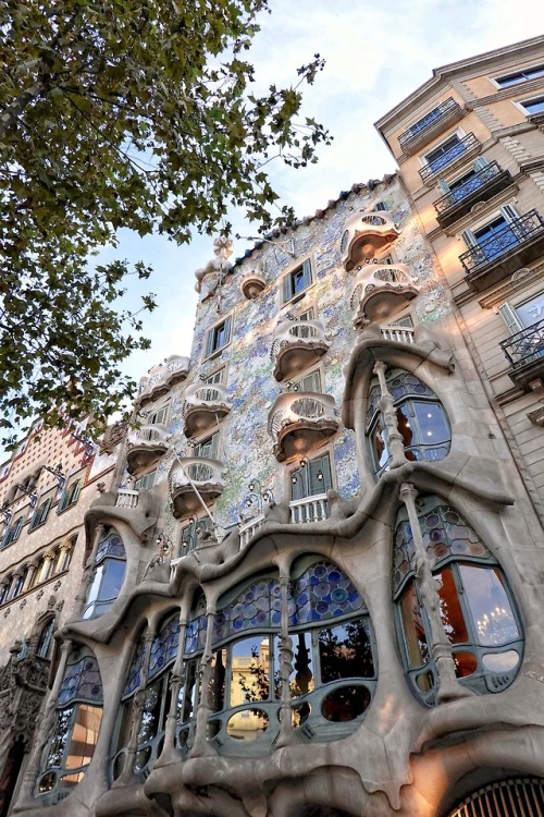 lindenardenshighlights:Barcelona:  Casa BatllóPlease leave...