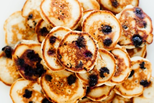 sweetoothgirl:fluffy mini buttermilk pancakes studded with fresh...