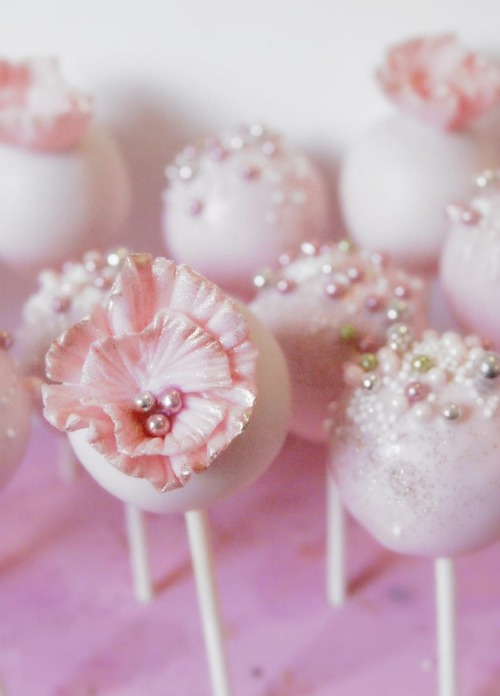 (via Pearly cake pops so ornate and pretty! | Cake Pops~ Cake Balls )