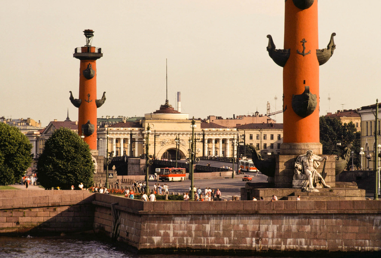 Rostral columns in Leningrad (1988)