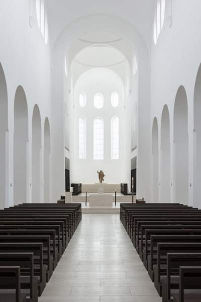 finn-wilkie:<br /><br />John Pawson, St. Moritz Church Renovation, Augsburg, 2013<br /><br />www.johnpawson.com/<br />