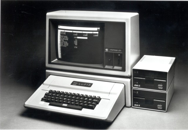 History Of Engineering And Technology - The Apple Ii Plus Personal 