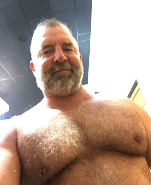 nastyhairydaddies:FUCKIN SEXY MAN!!