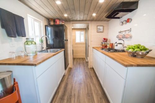 dreamhousetogo:The Bunkhouse by Uncharted Tiny Homes