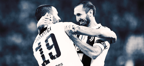 j-u-v-e:Leonardo Bonucci celebrates with Giorgio Chiellini...