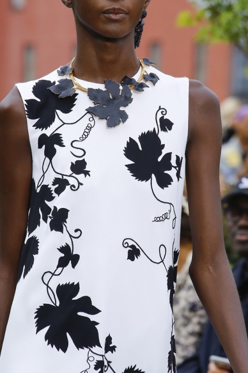 myworldofelegance:Oscar de la Renta Spring...