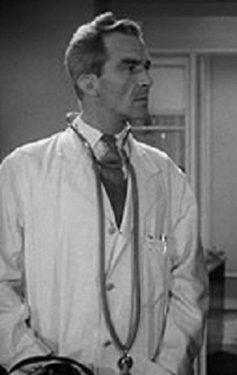 David King-Wood  (Dr. Gordon Briscoe)The Quatermass Xperiment ~...