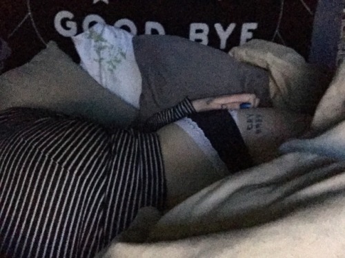 horror someone cuddle me curvy babes tattooed girls tattoos girls with bodymods underwear party me netflix n chill