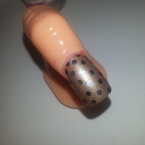 Still playing around… Hexie Polka Dot #nails #nailart...