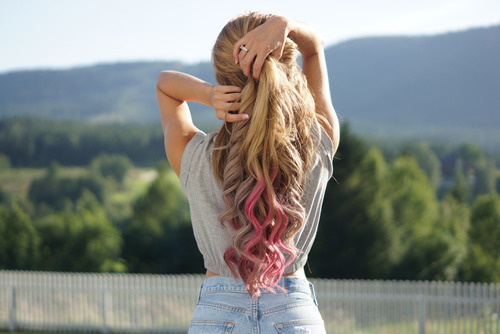 amazing blonde chic hairstyle cropped top curly denim shorts fashion girl gorgeous hipster trendy pink view