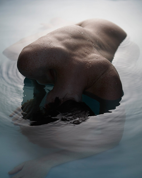 jedavu:Intriguing Photographs Of Partially Submerged Nudes...