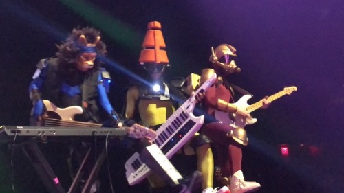 1-800-bone-zone:A bit of TWRP from the Austin show last night.