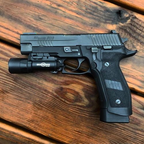 weaponslover:Sig P226 - ©