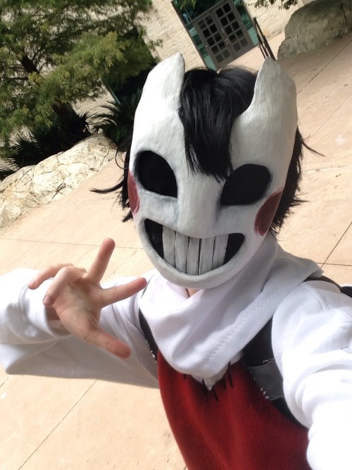 grimfins:Work in progress photos of my Zacharie mask! The base...