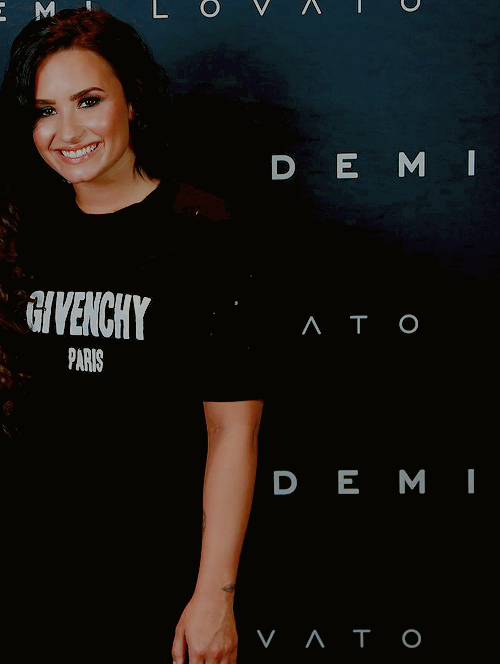 demetria lovato.  - Página 35 Tumblr_ppe57iaQgH1reblqyo1_500