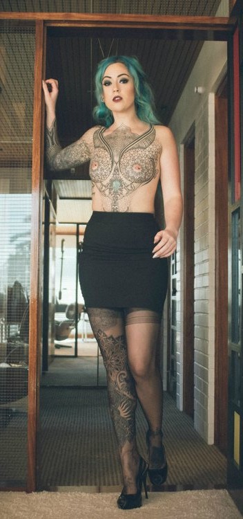 obsessedwithtattooedsluttybabes:The beautiful Summer McInerney……..her tattoos are fuck