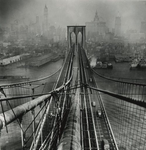 inneroptics:ARTHUR LEIPZIG -Brooklyn Bridge, 1946