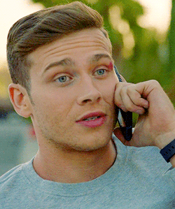 [Image: tumblr_p275ts7S4l1rjrkjio2_250.gif]