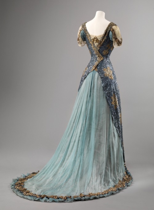 mote-historie:French ball gown worn by Queen Maud of Norway,...