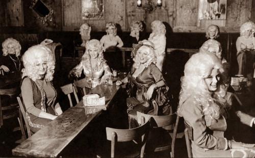 beatnikdaddio:13 dolly partons walk into a bar… i forget the...