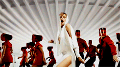 Kylie Minogue .... icône Pop Made in Australie Tumblr_odmtg6Mf8W1qa7fv2o7_r1_250