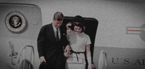 1917-1963:Jack and Jackie leave Air Force One in San Antonio,...