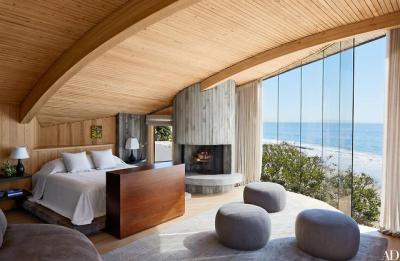 Curvy bedroom in Malibu [3200x2084]