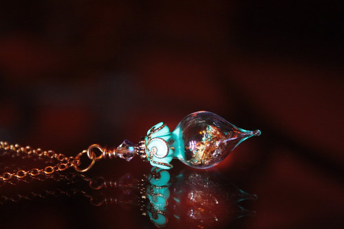 phantasmagoricperdition:whimsy-cat:Glow in the dark jewelry...