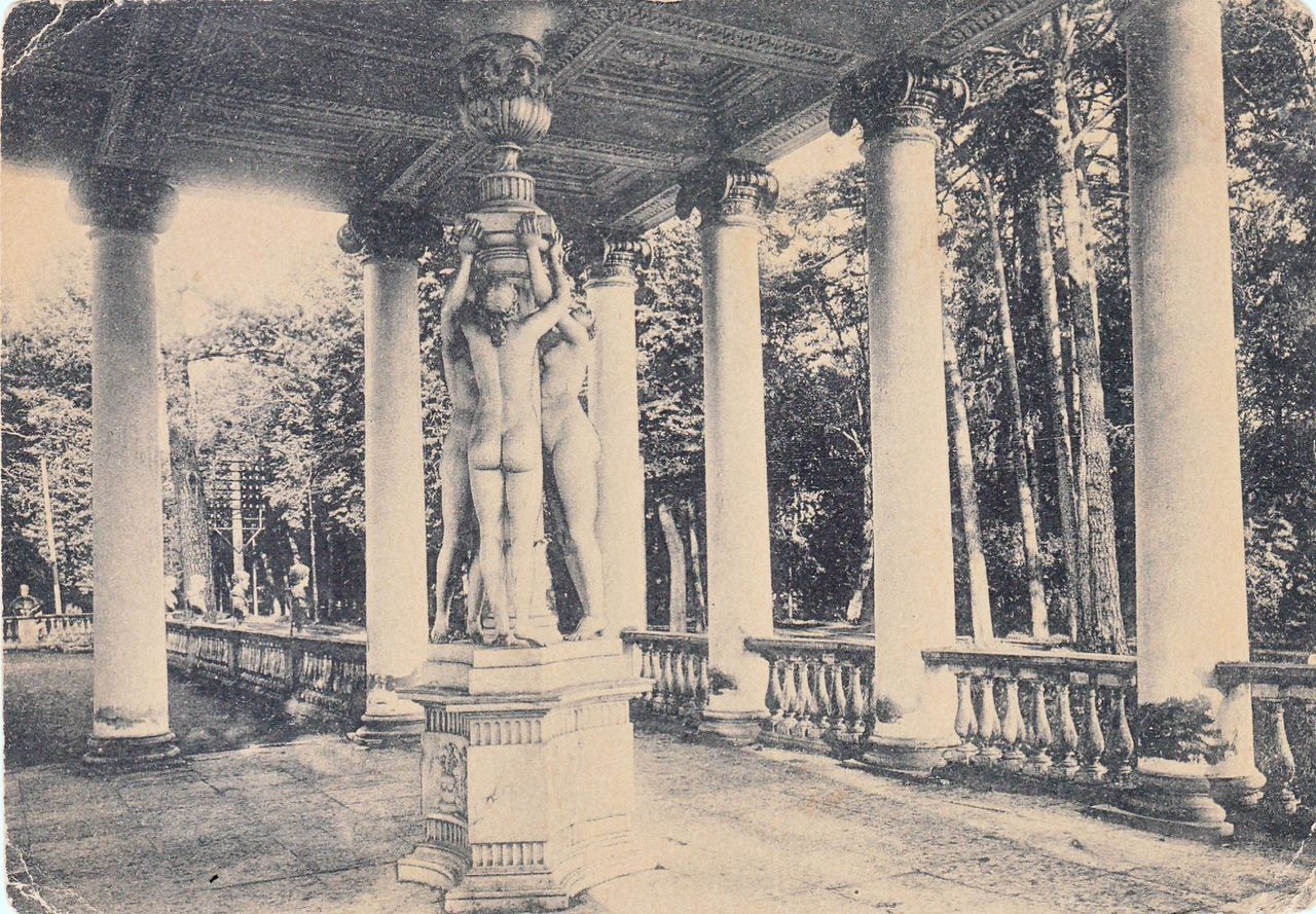 The Three Graces Pavillion in the Pavlovsk park near Leningrad (postcard, 1930s)