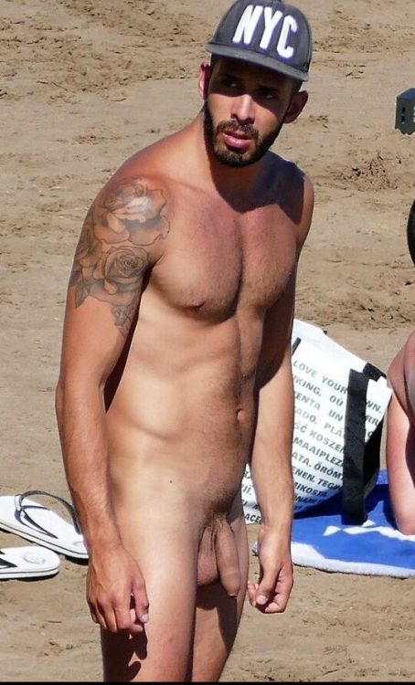 males-naked:Reblog from raysocal, 19k+ posts, 81 daily.286k+...