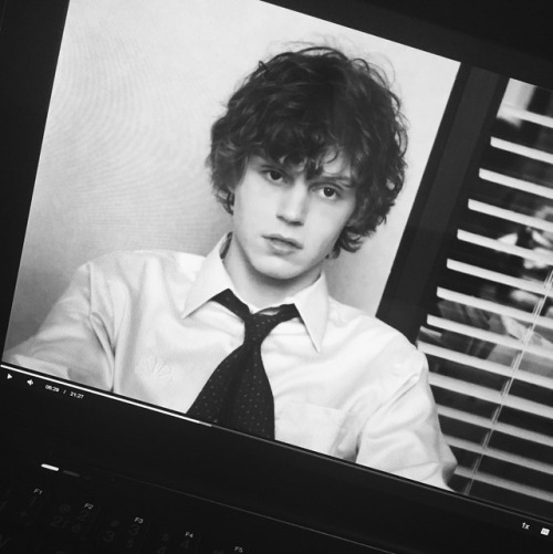 dejanka:Evan Peters in The office? Sign me the fuck in