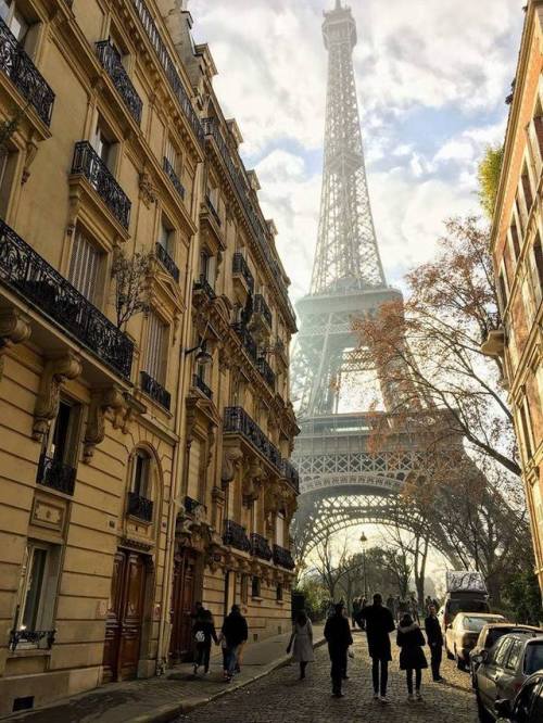 angel-kiyoss:Afternoon in Paris…