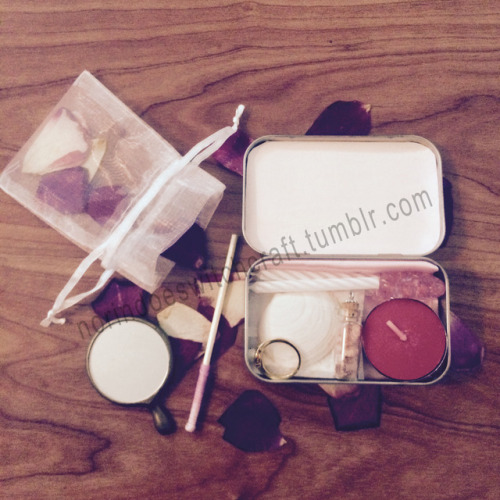 norindoeswitchcraft:Love witch travel altar withTiny...