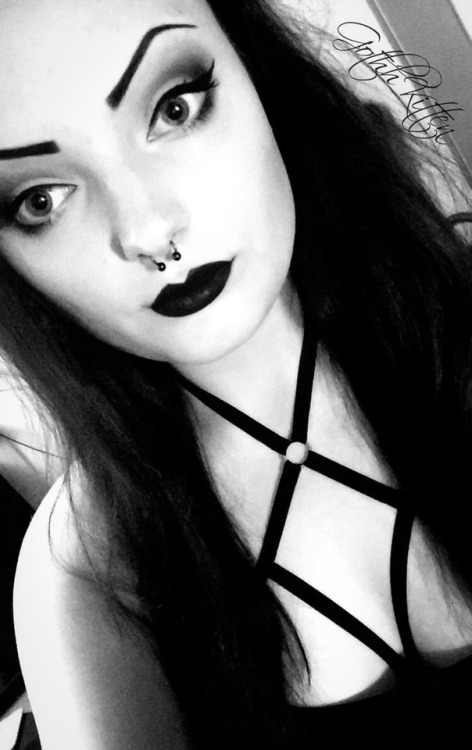 gothhkitten:Finally, a recent photo of myself that I don’t hate...