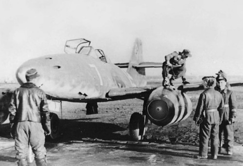 bmashine:Training to fly jet fighters Me-262 from the special...