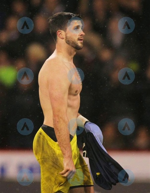 mensbuttsandass:Shane Long