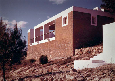 ofhouses:<br />675. Josep Lluís Sert /// Jutta von Seht House /// <br />Urbanización Can Pep Simó, Ibiza, Spain /// <br />1964-65<br />OfHouses guest curated by Apartamento.(Photo:<br /> © Véra Cardot, Pierre Joly. Source: Centre Pompidou, Bibliothèque Kandinsky.)<br /> ofhouses:<br />675. Josep Lluís Sert /// Jutta von Seht House /// <br />Urbanización Can Pep Simó, Ibiza, Spain /// <br />1964-65<br />OfHouses guest curated by Apartamento.(Photo:<br /> © Véra Cardot, Pierre Joly. Source: Centre Pompidou, Bibliothèque Kandinsky.)<br />