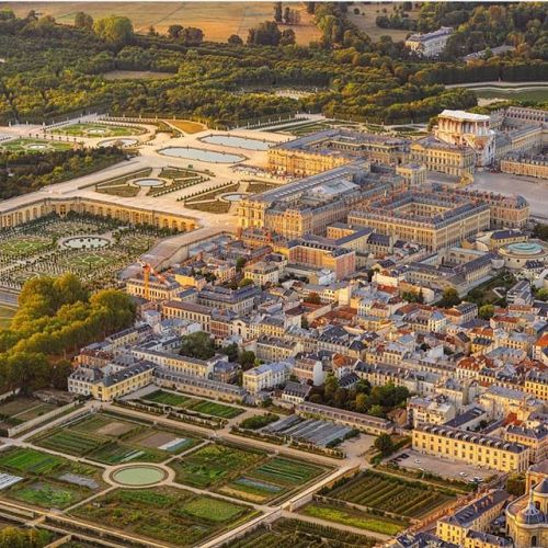 versaillesadness:Fantastic picture of the Palace and city of...