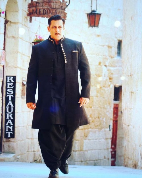 „★ PURE Desi… Încă din Salman Khan de la Bharat (2019)! Pix prin: Ashley ”