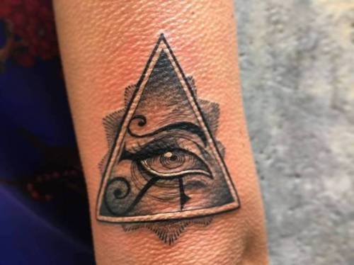 Eye Tattoo Meaning – neartattoos