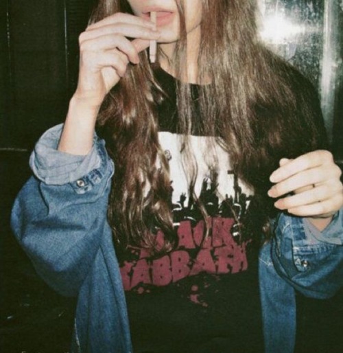 grungie grunge grunge girl grunge outfit grunge music heavy metal black sabbath smooke girl smoking grungy girls pixies