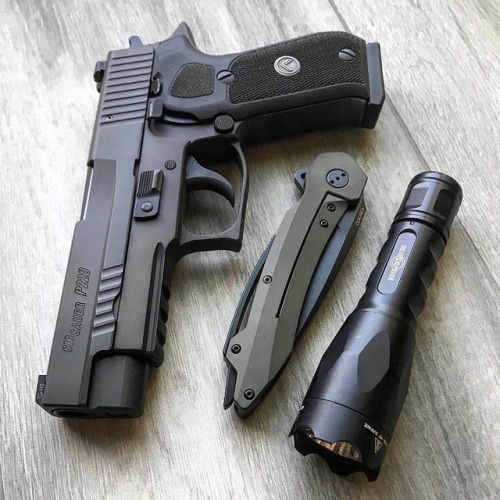 weaponslover:sigp220 - ©