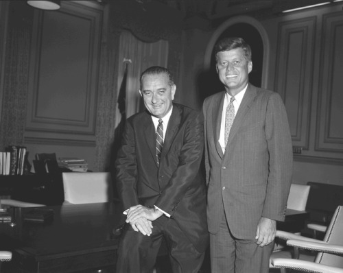 Senators John F. Kennedy and Lyndon Johnson in a 1960 Campaign Photo [2000 x 1590] Check this blog!