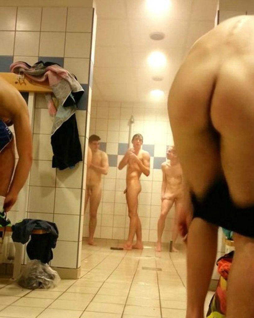 любят ли женщины подглядывать за голыми мужиками фото 101